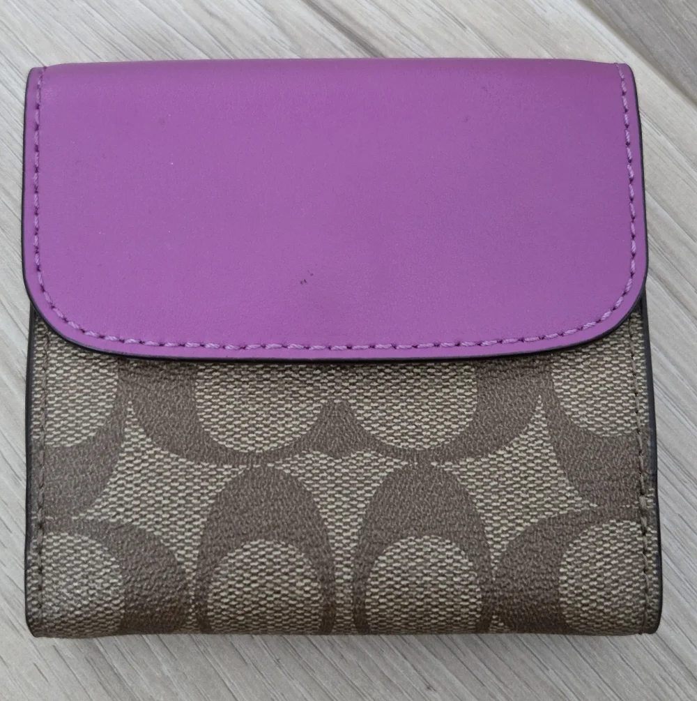 Coach Trifold Wallet 💜 - Picture 2 of 12
